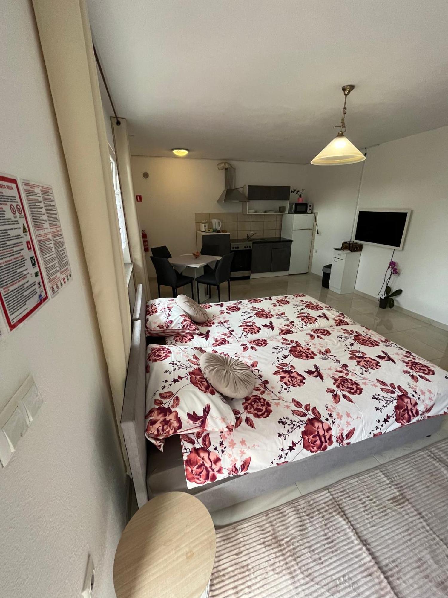Apartma Azurre Postojna Eksteriør bilde
